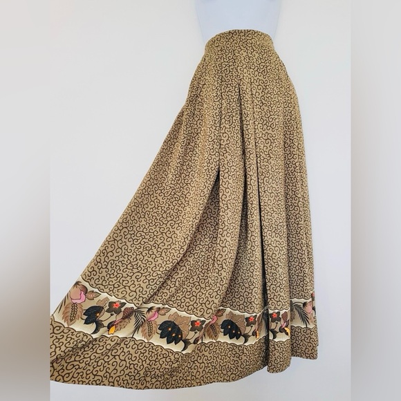 Ellen Tracy 100% Silk pleated skirt size 10 petite - Picture 1 of 10